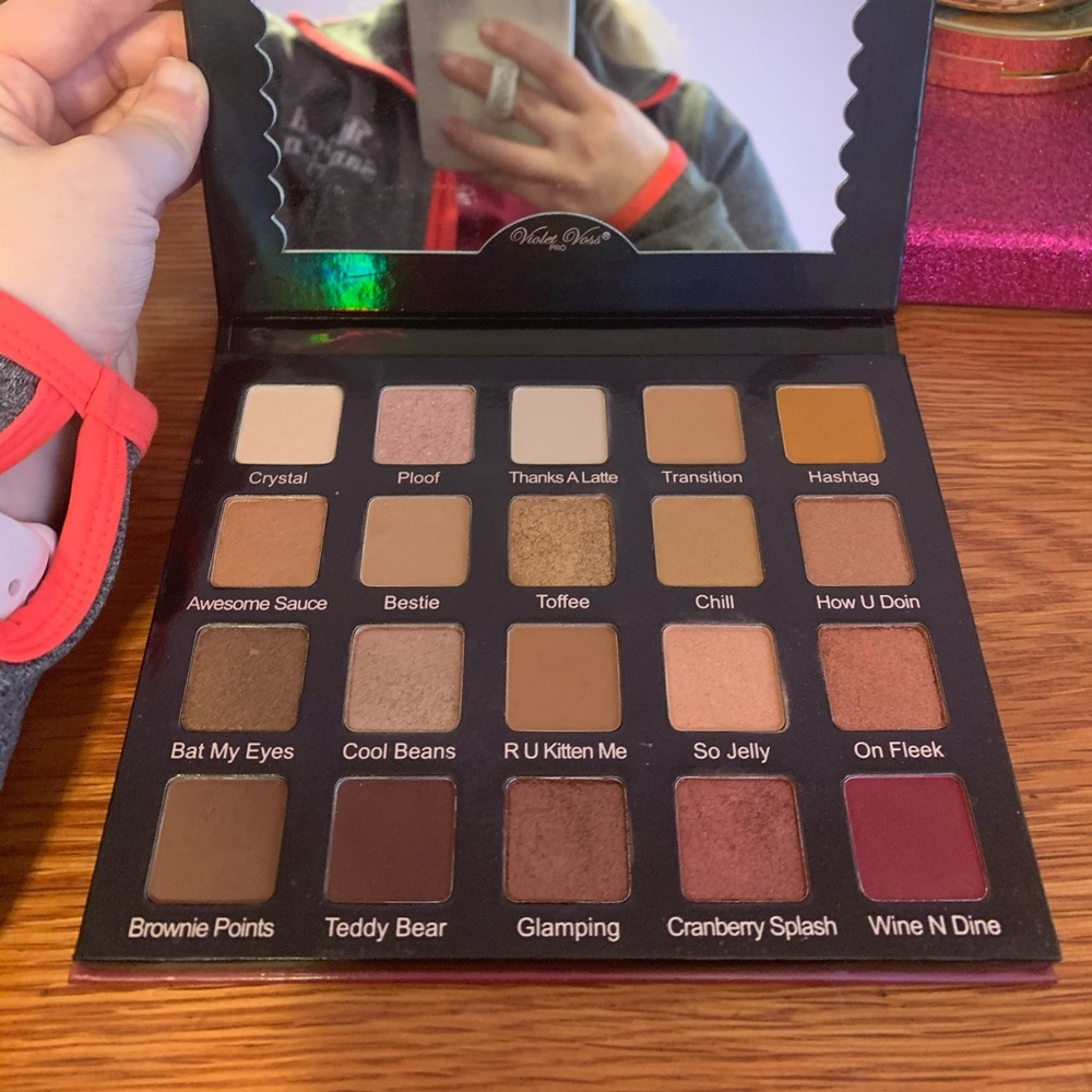 Violet Voss pro eyeshadow palette